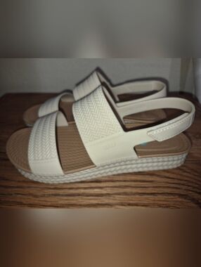 NWT's Reef Women's Water Vista Sandal Tan Size 8